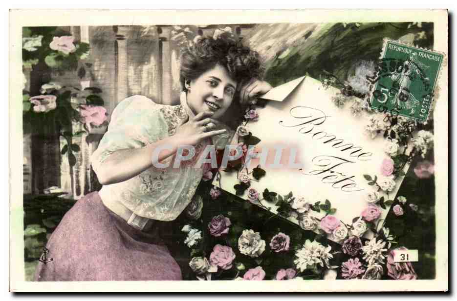 Donna sorridente con cartello 'Buon compleanno' — rose — editore anonimo, n° 31