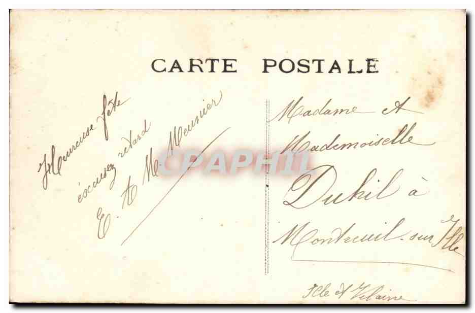 Donna sorridente con cartello 'Buon compleanno' — rose — editore anonimo, n° 31 — Verso