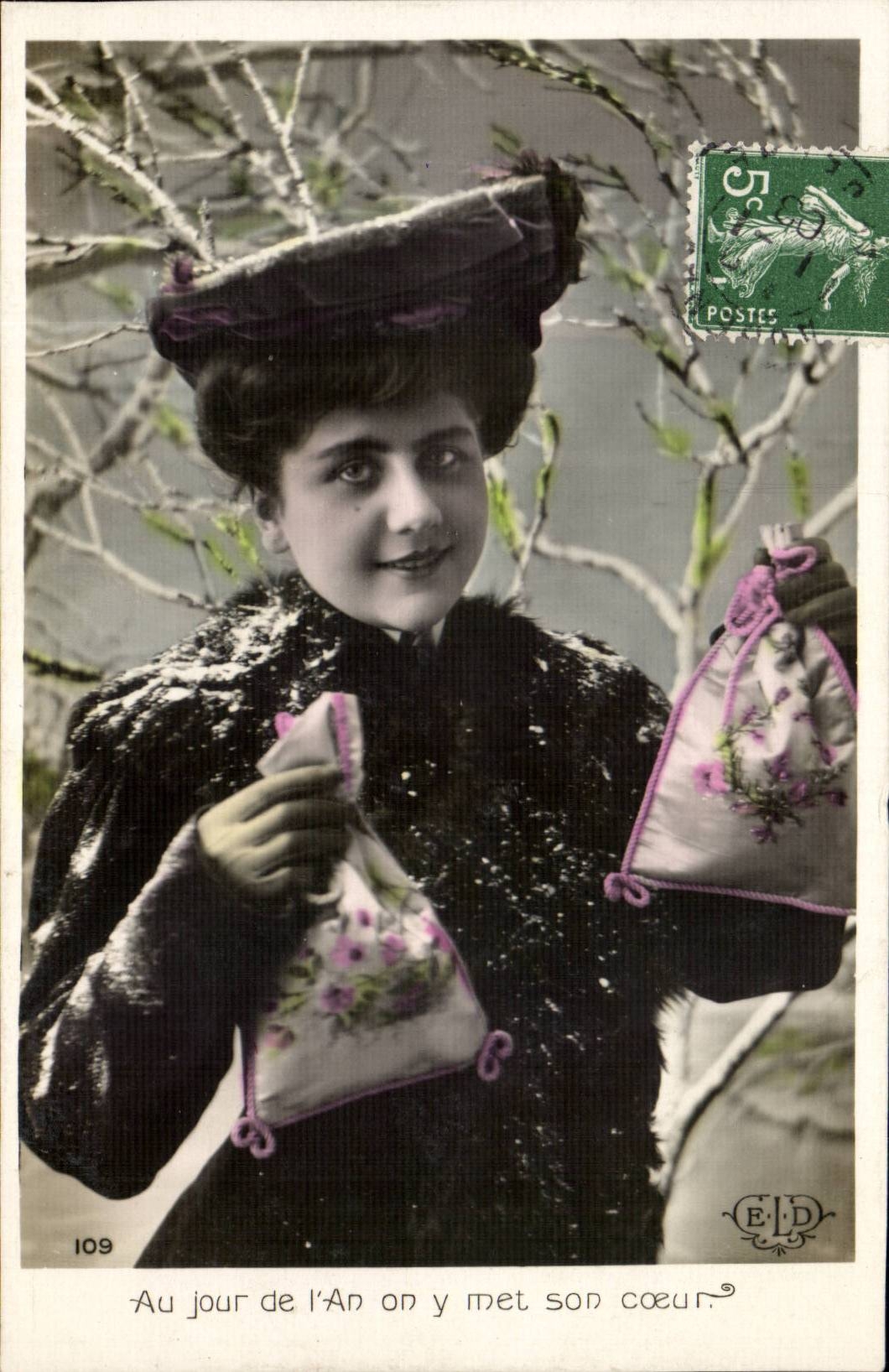 Femme en manteau fourré et chapeau — au jour de l'An on y met son cœur — E.J.D. n°109