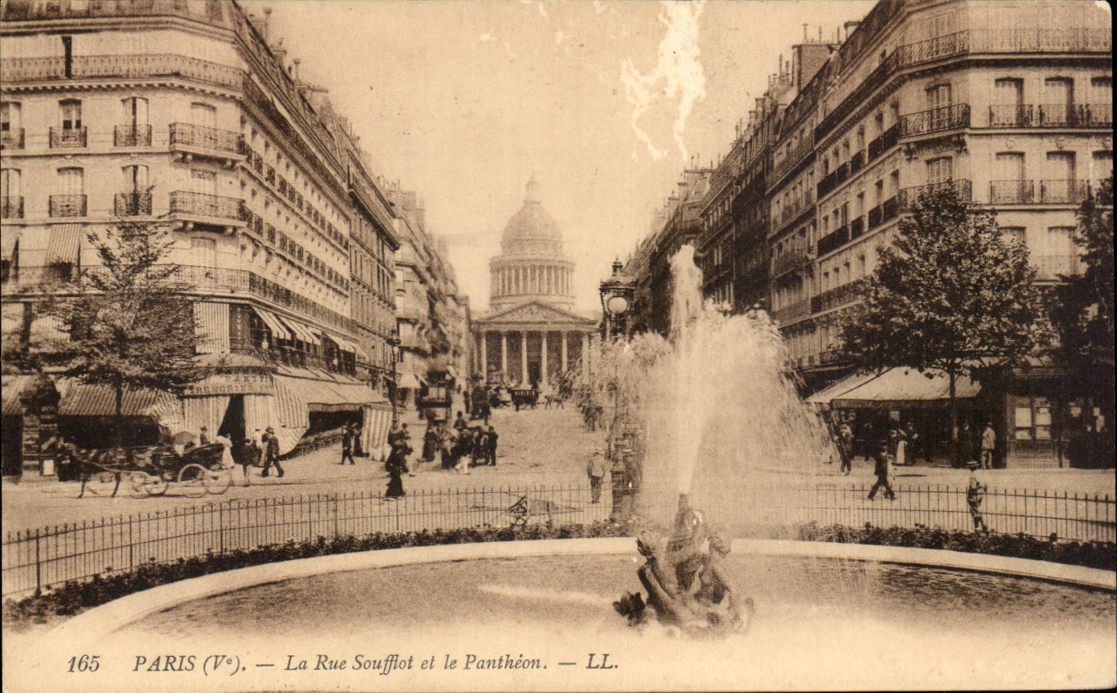 Paris CPA La rue Soufflot et le Pantheon