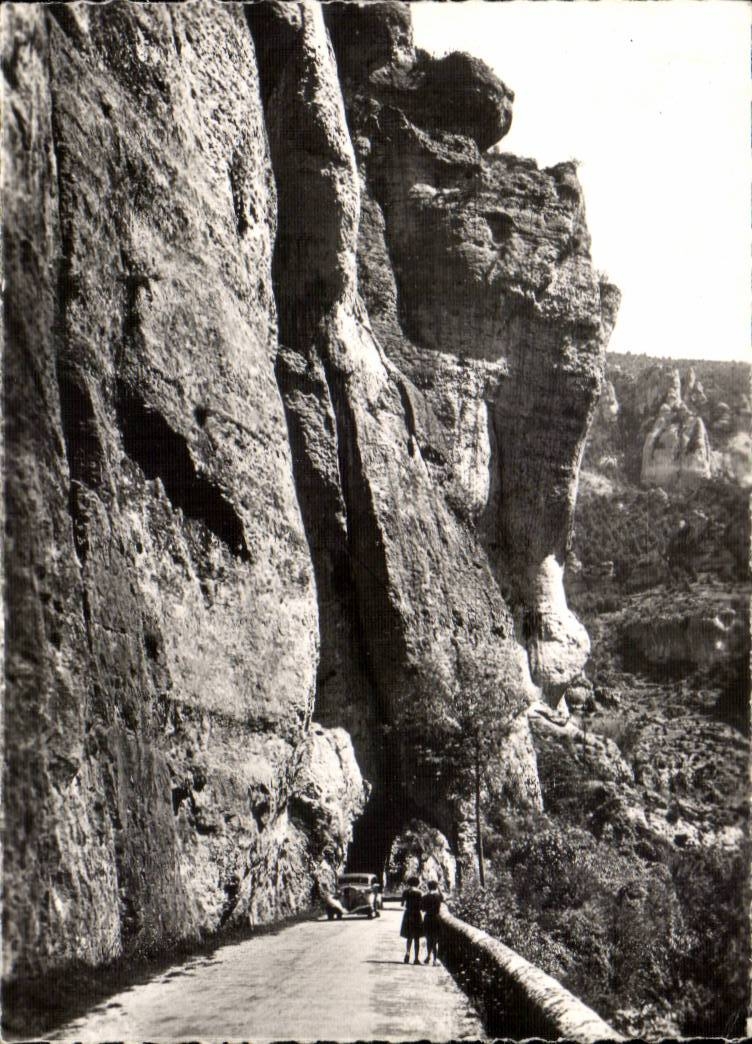 Gorges du Tarn — La Route à la Roche fendue — CPAPHIL n°3531