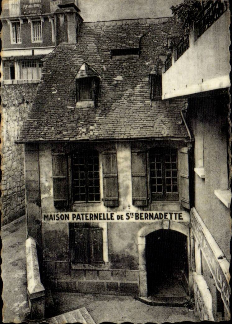 CPSM Lourdes maison paternelle de Ste Bernadette