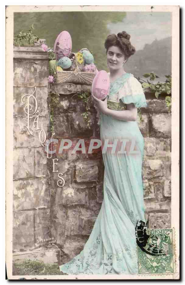 Donna in abito blu che tiene un uovo di Pasqua — S. Standing Phot. — VBC Serie 3418 - 6°