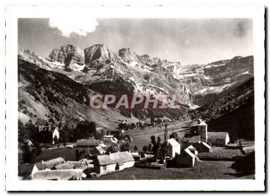 CPSM Gavarnie Le village et au fond le massif du MArbore