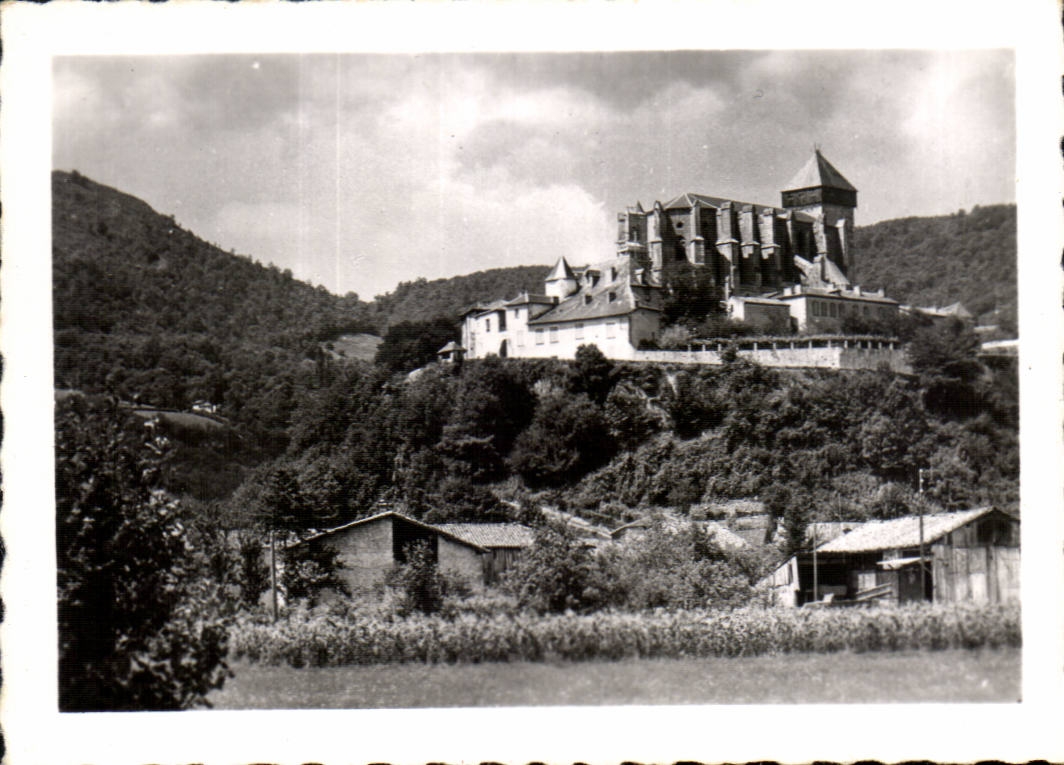 CPSM Saint Bertrand de Comminges La cathedrale cote Nord Est