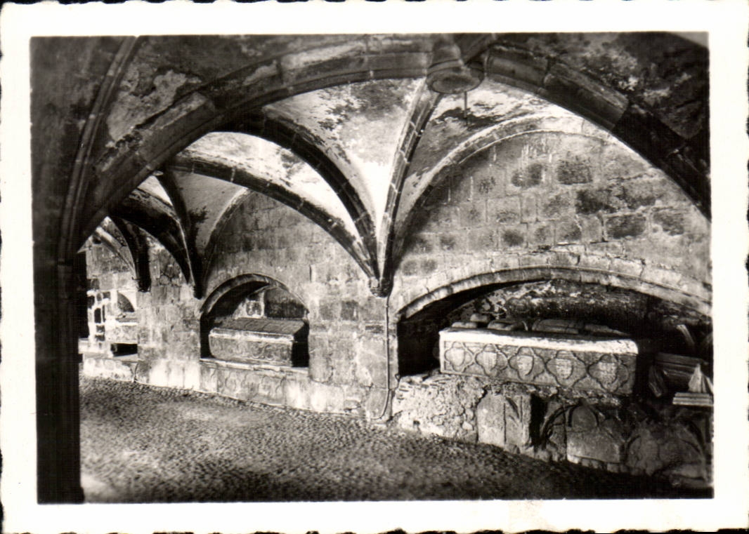 CPSM Saint Bertrand de Comminges La galerie des tombeaux