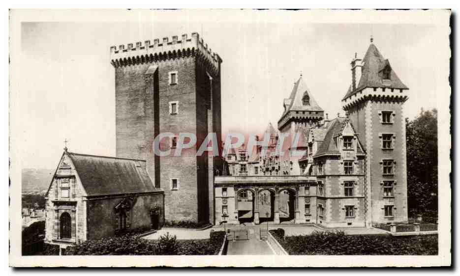 CPSM Pau Le chateau Donjon et facade Est