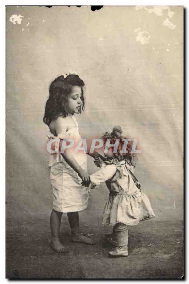 CPA Fantaisie Enfant et poupee