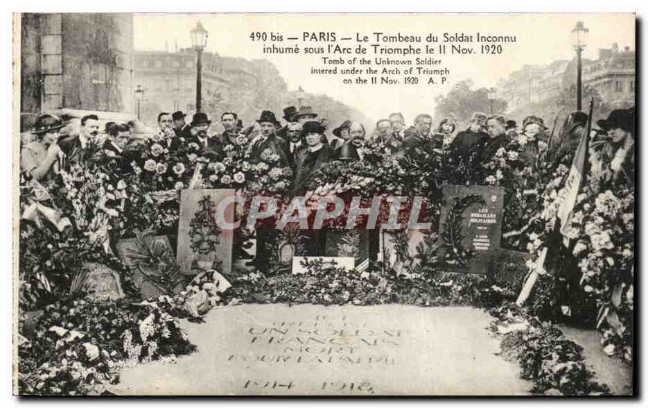Paris CPA Le tombeau du soldat inconnu inhume sous l'arc de triomphe le 1 nov 1920