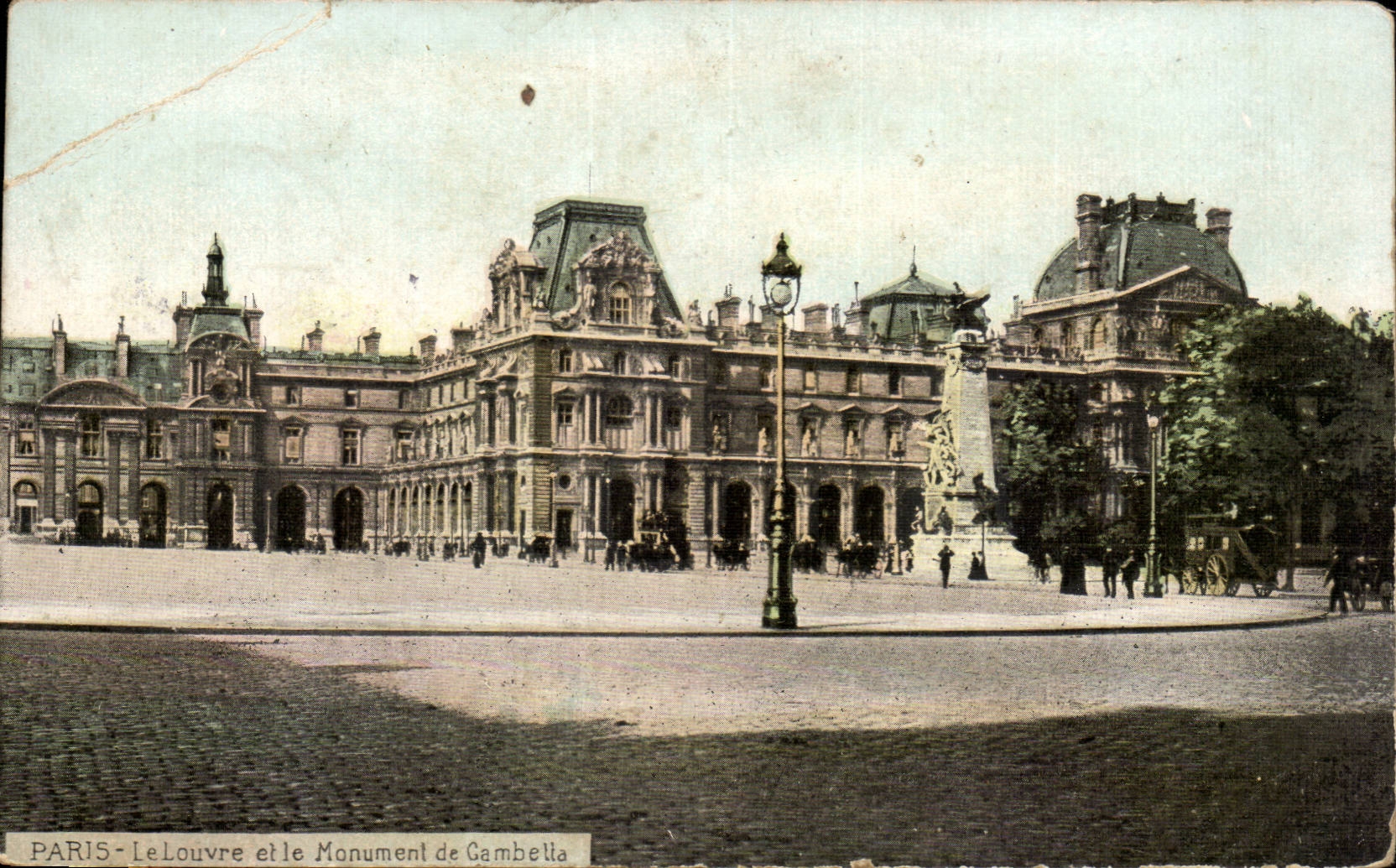 Paris CPA Le louvre et le monument de Gambetta
