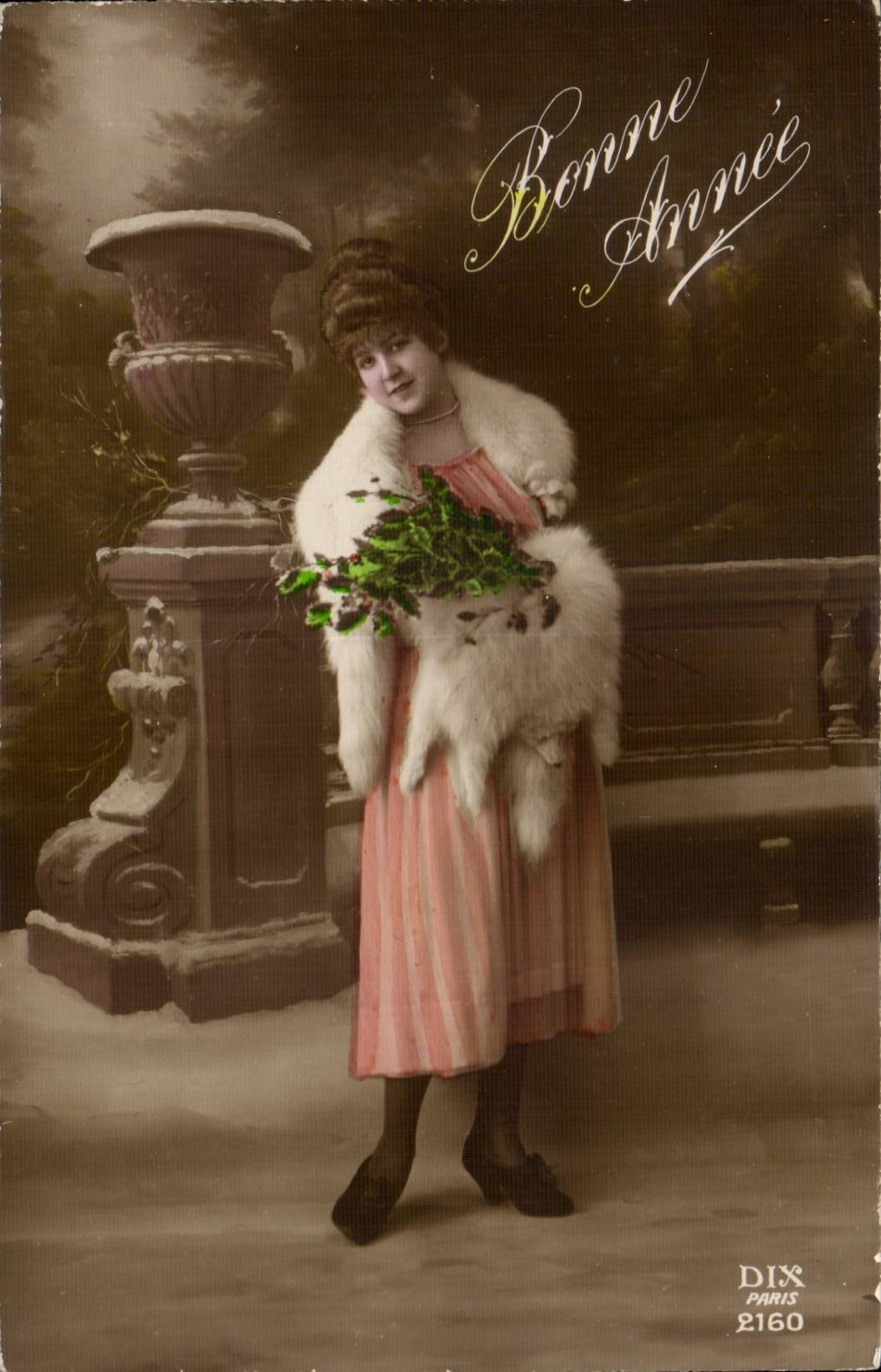 Femme en fourrure tenant un bouquet — Bonne Année — Dix Paris 2160