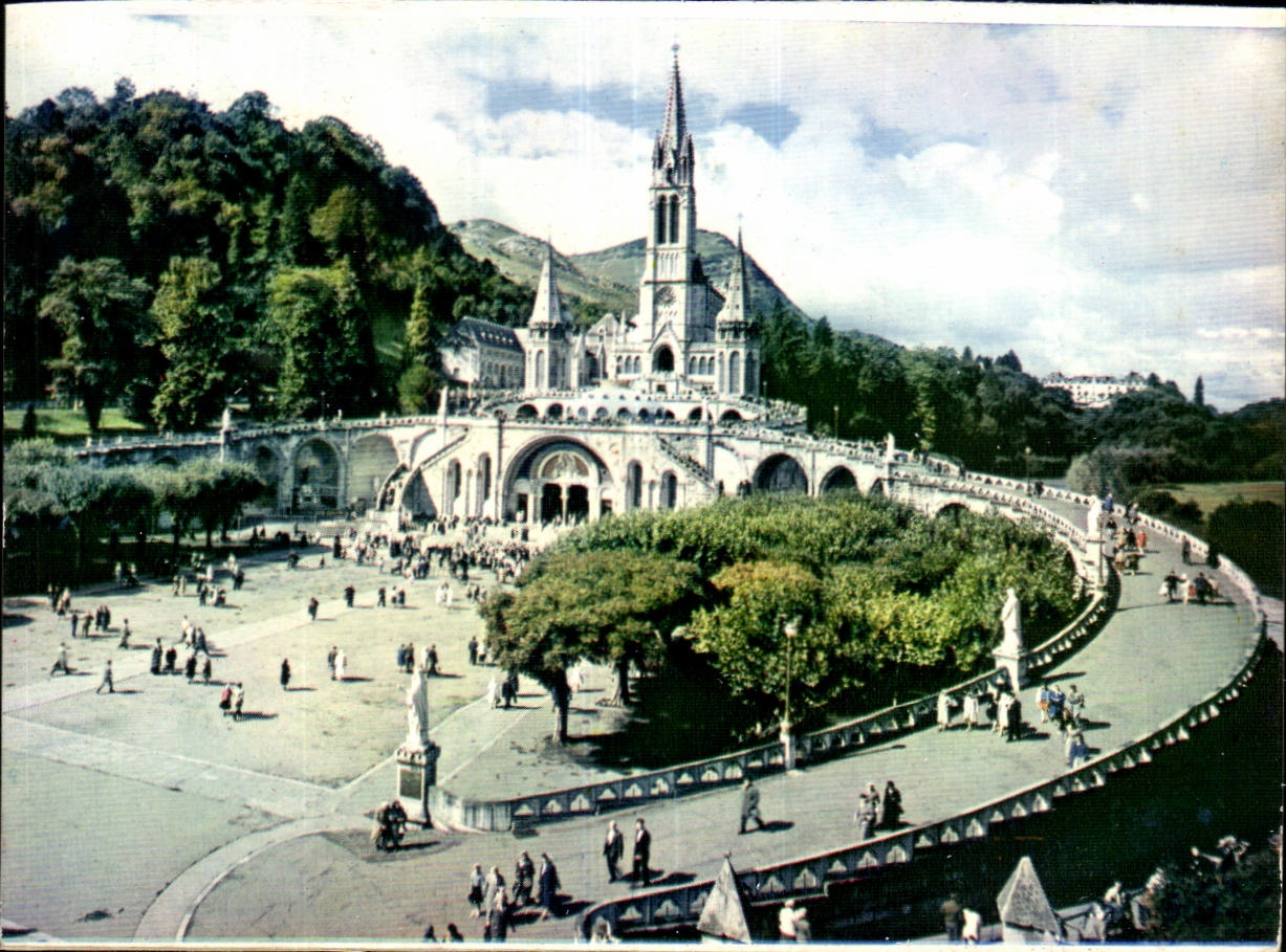 La Basilique et l'Esplanade — CPAPHIL - Recto