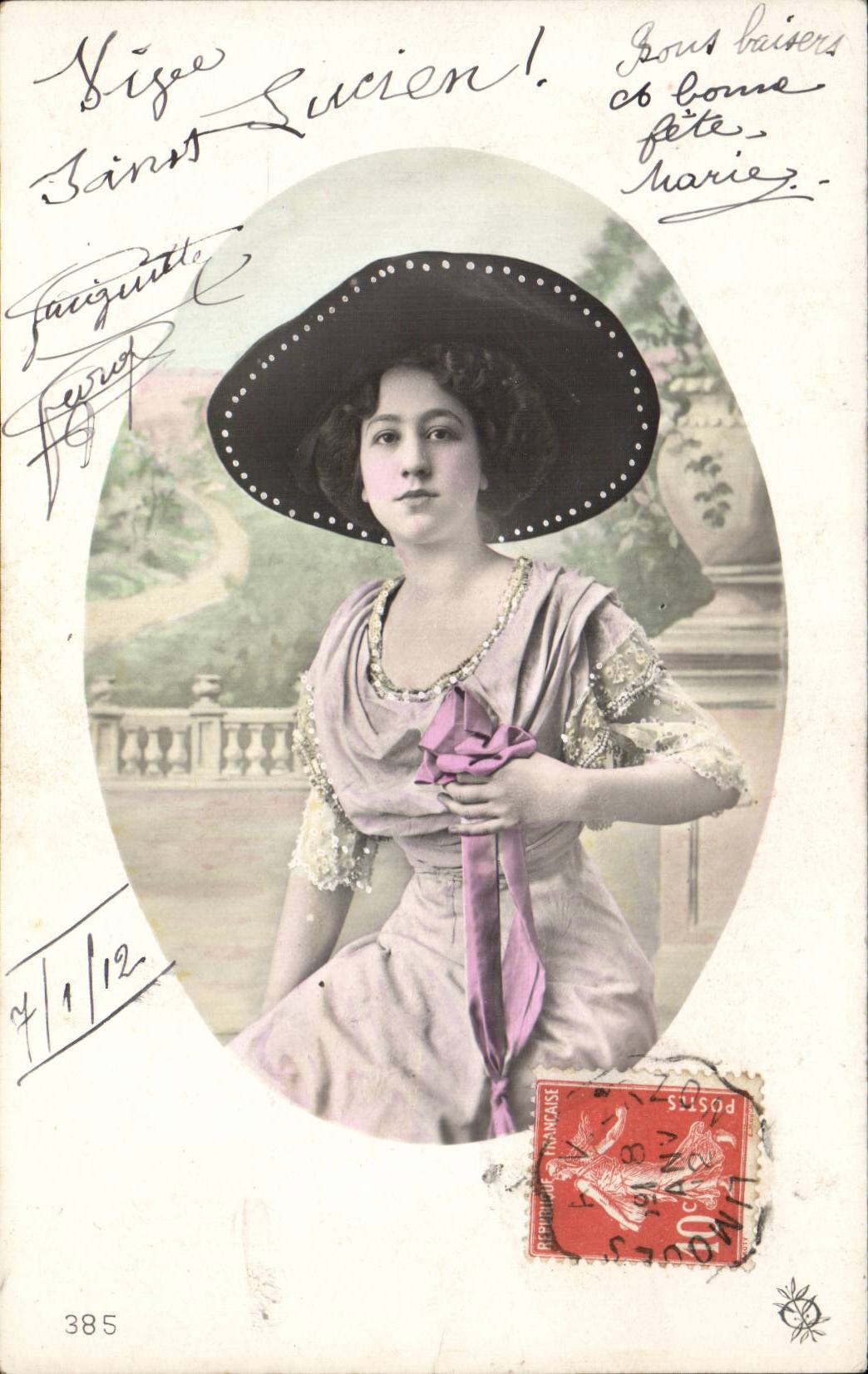 Jeune femme en chapeau — carte postale colorisée — éditée par Faiguette & Fery