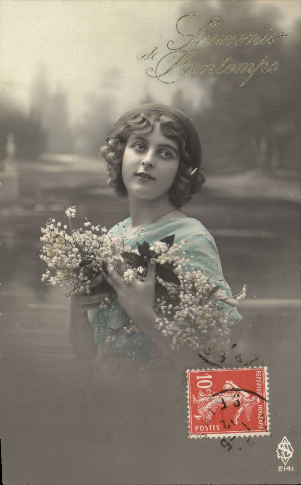 Jeune femme tenant un bouquet — Souvenirs de Printemps — Éditeur PrinTEMPS, n°2141