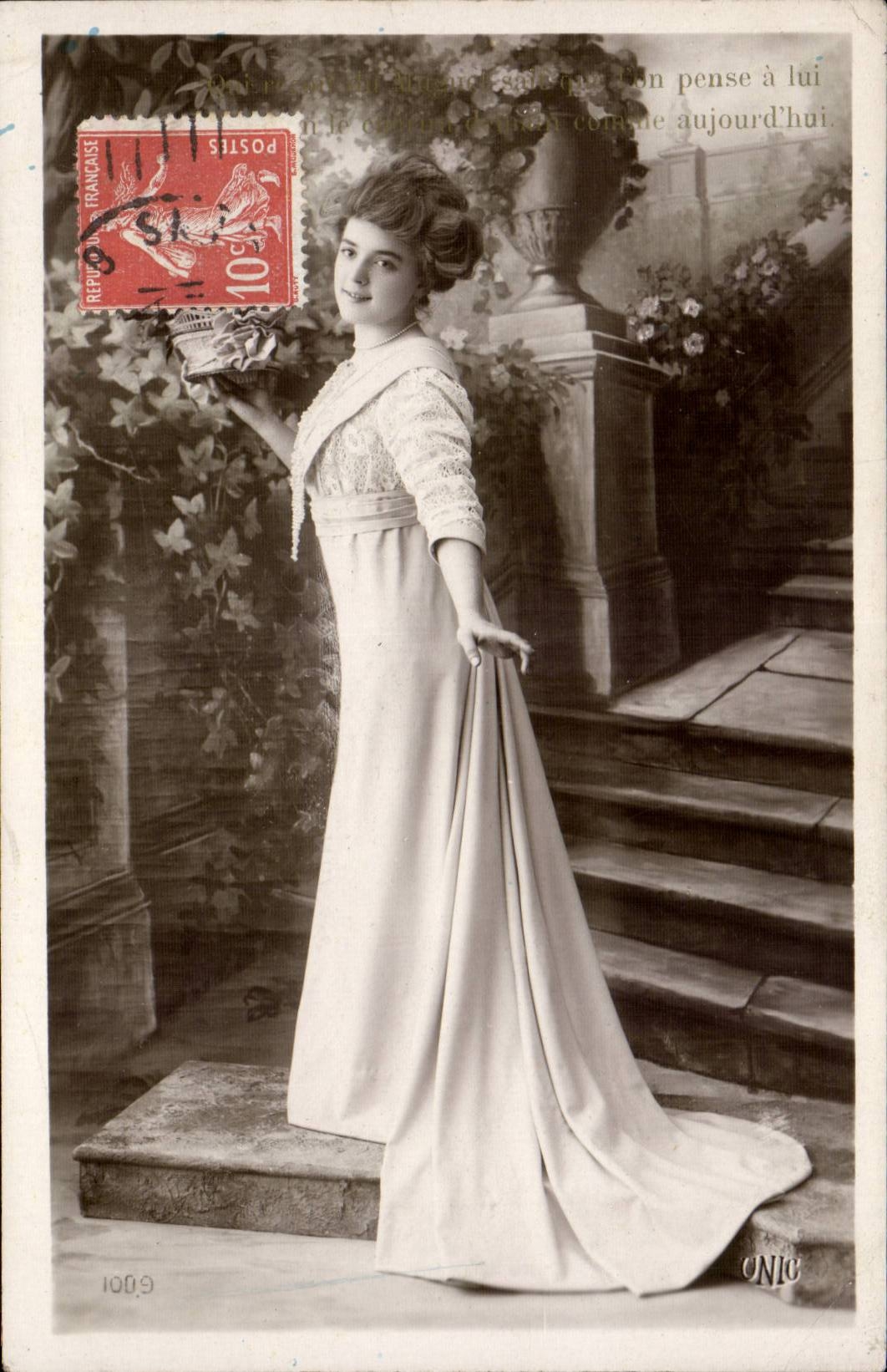 Junge Frau in eleganter Kleidung — Verlag ONIC, n° 1009