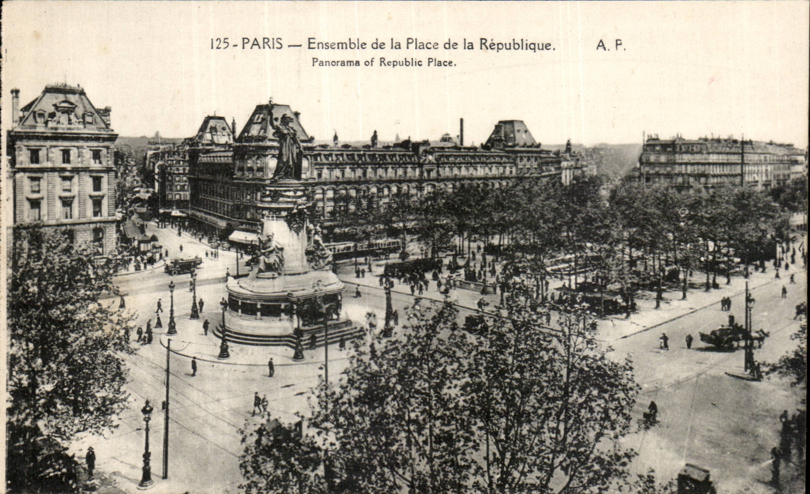 CPA Paris Ensemble de la place de la Republique