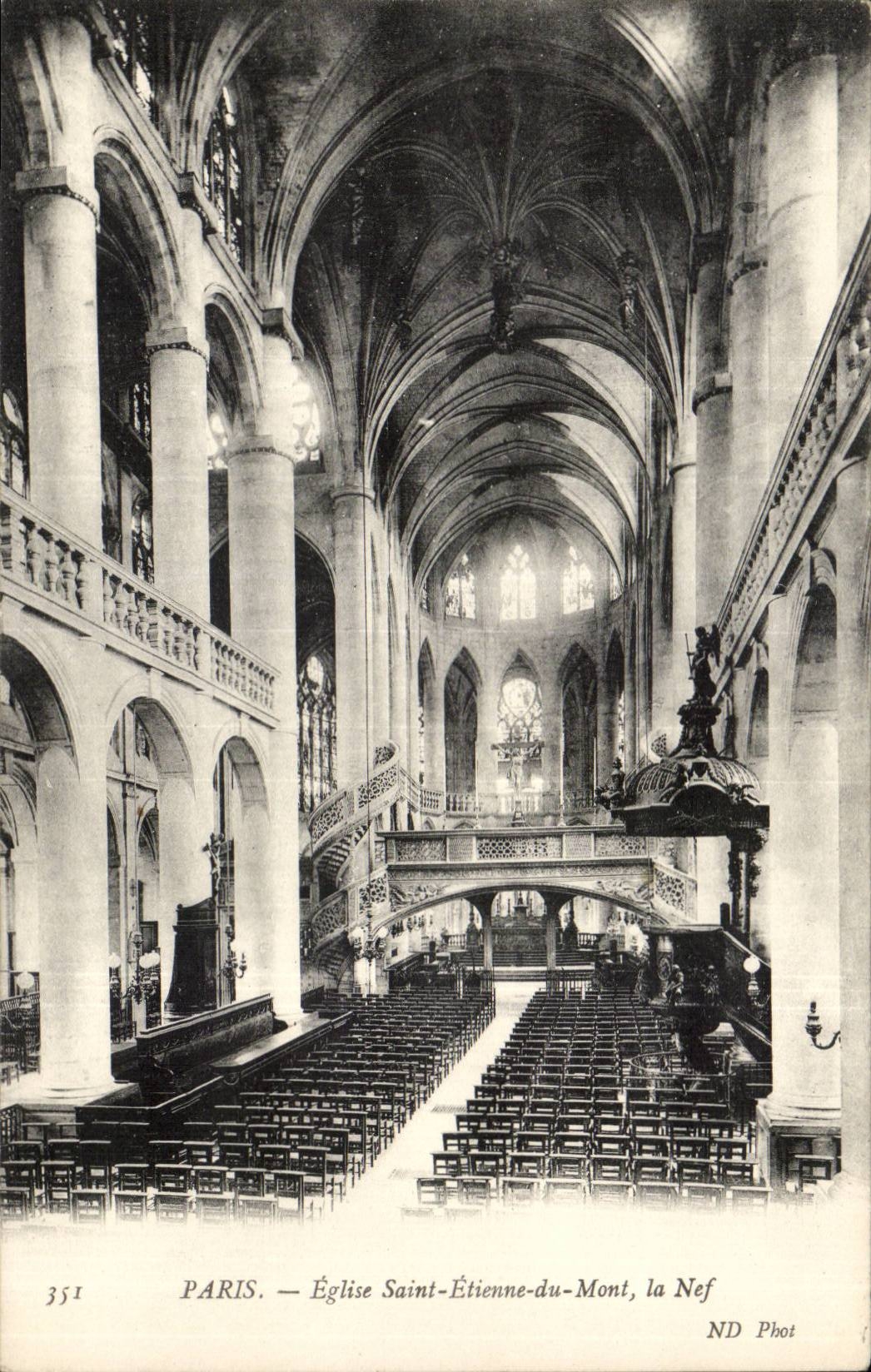 CPA Paris Eglise St Etienne du Mont La nef