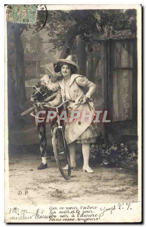 Jeune femme et homme en costume de clown — scène de rue — D.P. (éditeur) n° 14