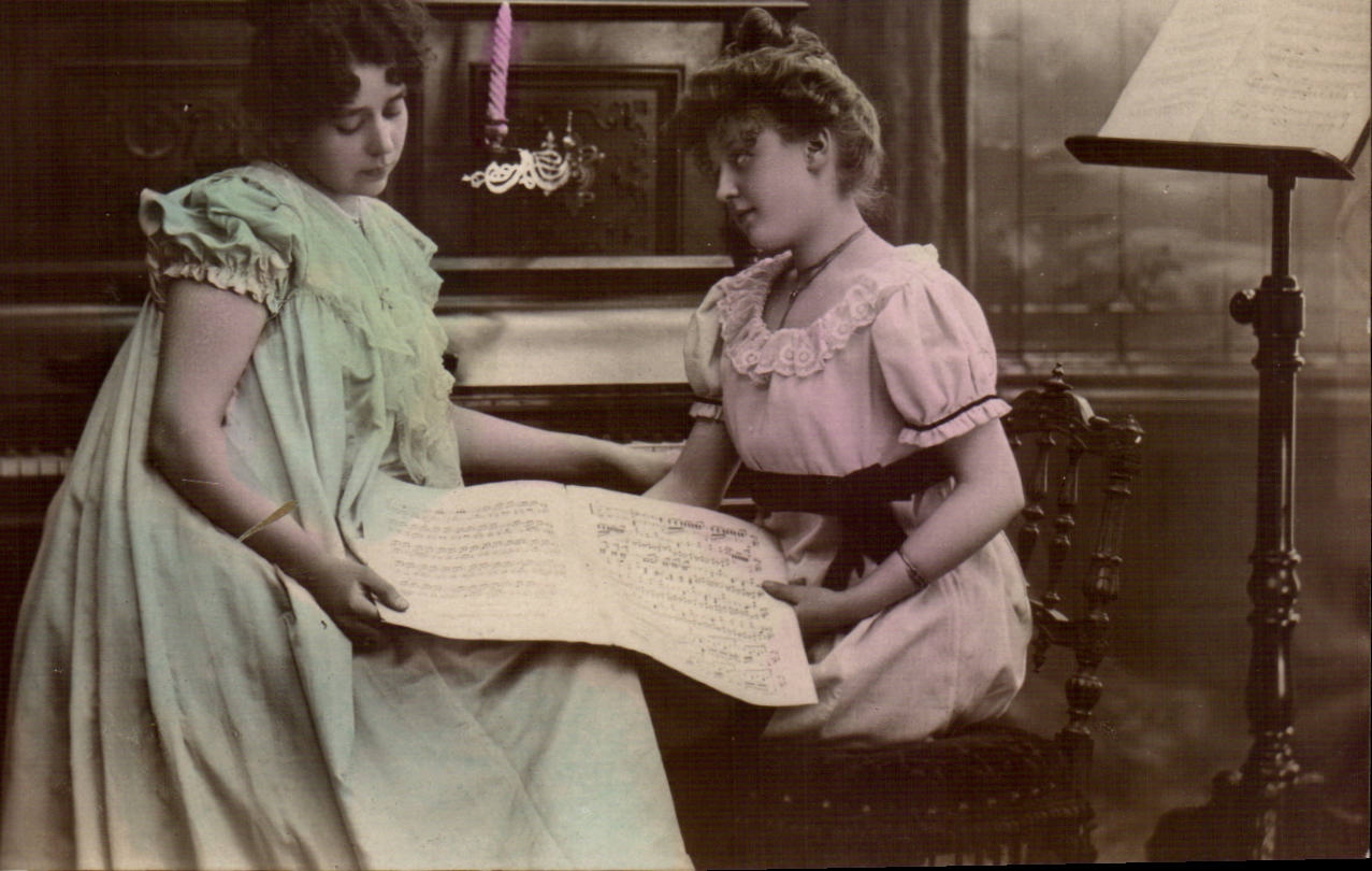 Deux jeunes filles avec des partitions musicales — éditeur Granotypie, Berlin, 1904