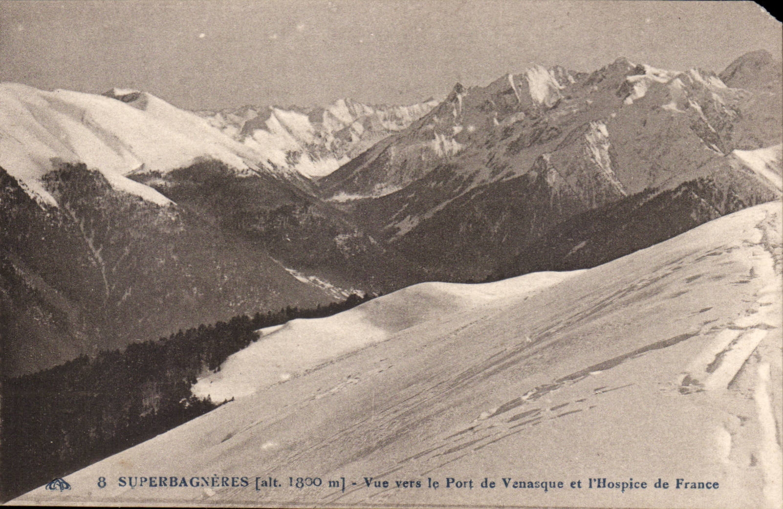 Superbagnères [alt. 1800 m] — Vue vers le Port de Venasque et l'Hospice de France — Éditeur : Château de l'Almaoïrie des Arts, Strasbourg