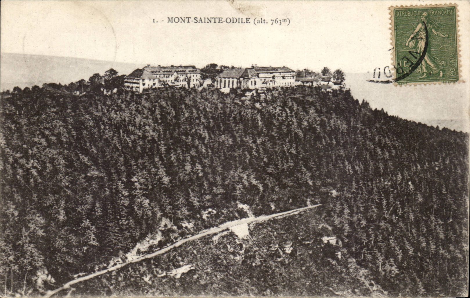 Mont-Sainte-Odile (alt. 763m) — vue panoramique du site religieux en Alsace — éditeur non identifié