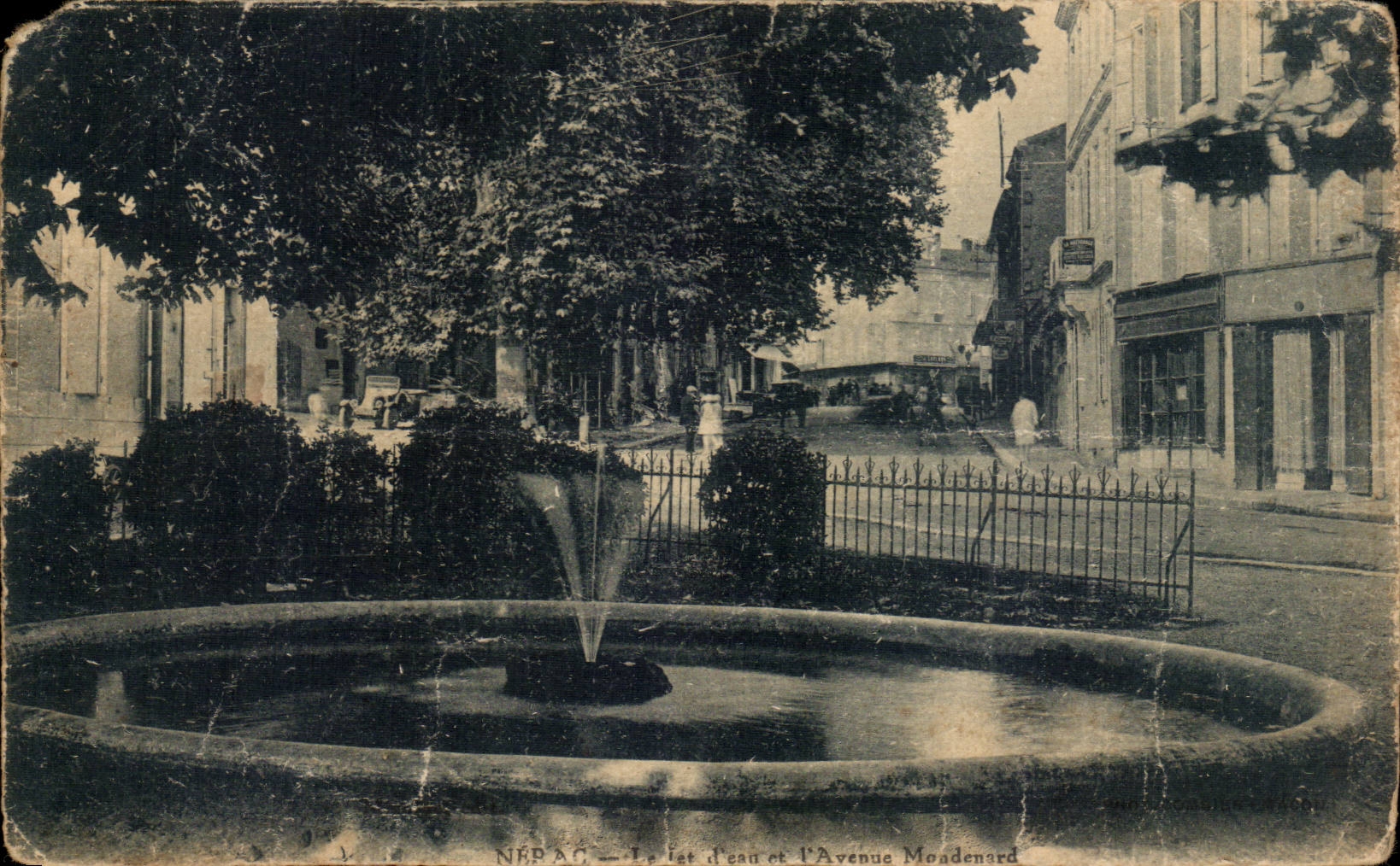 cPA Nerac Le jet d'eau et l'avenue Mondenard