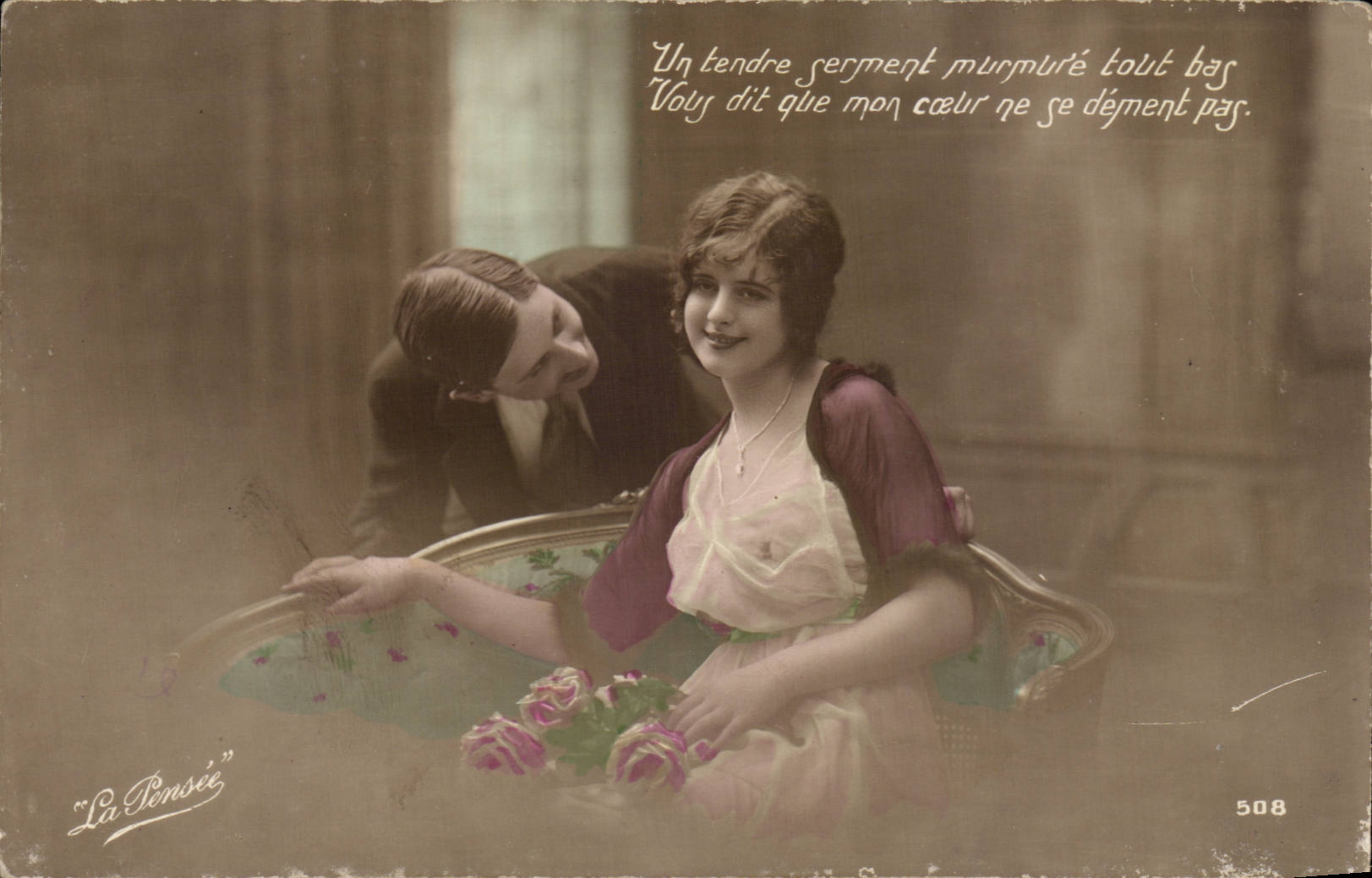 Jeune femme assise avec roses — 'Un tendre serment murmuré tout bas' — La Pensée n°508
