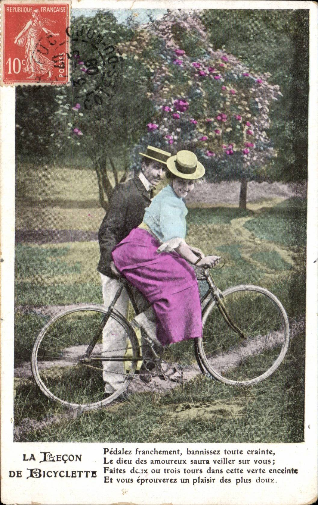 CPA Fantaisie Femme Velo Cycle Bicyclette
