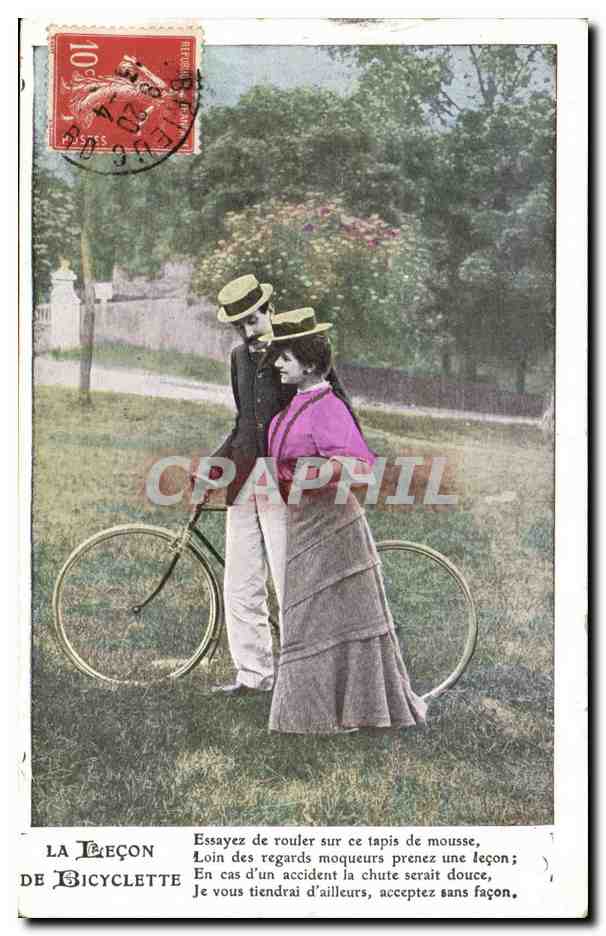 CPA Fantaisie Femme Velo Cycle Bicyclette