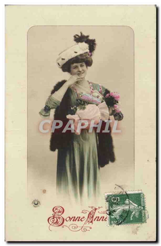 Femme en robe verte et fourrure — Bonne Année — éditeur Bonne Année, n° de série non visible