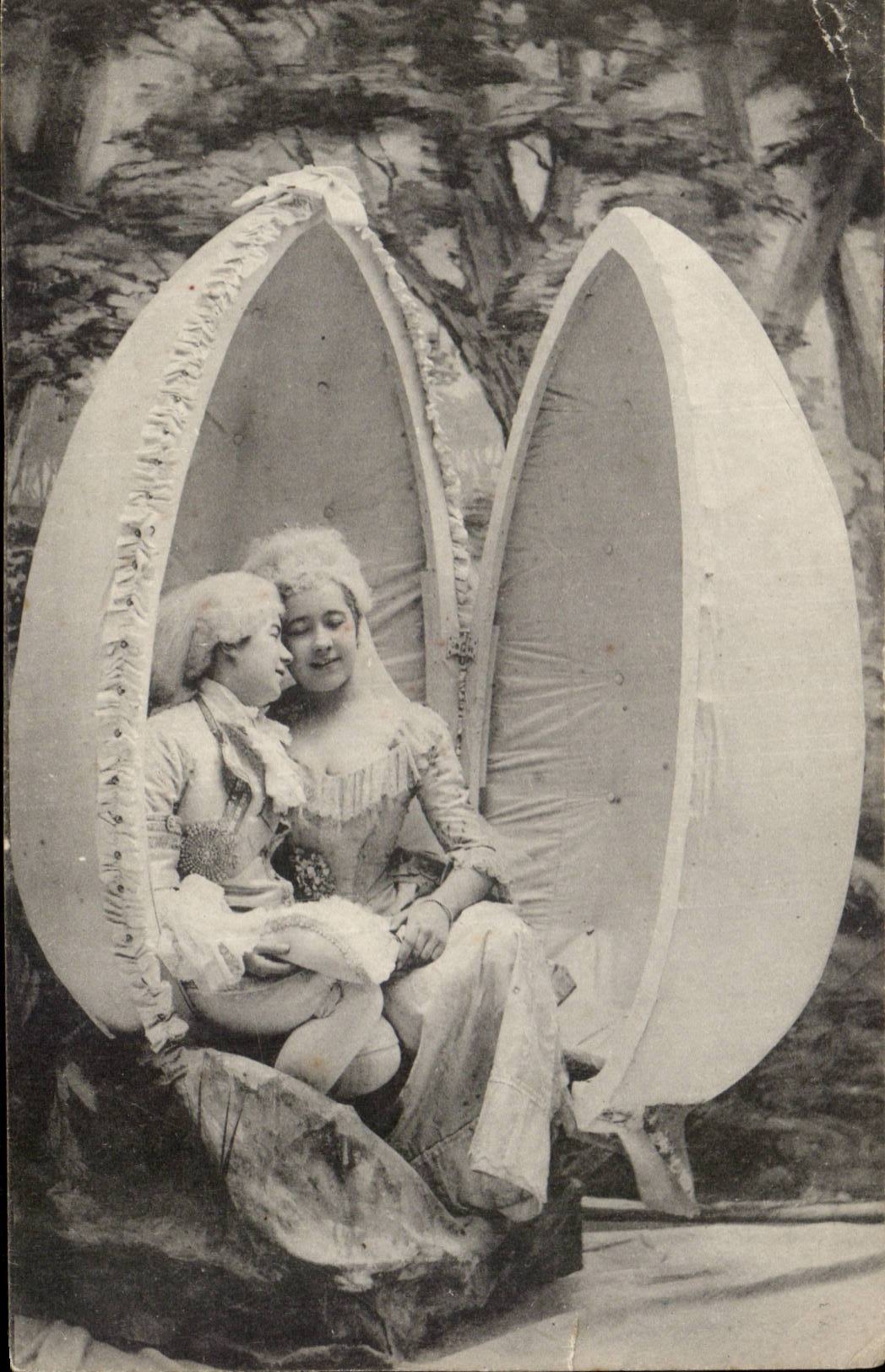 CPA Fantaisie Femme Oeuf