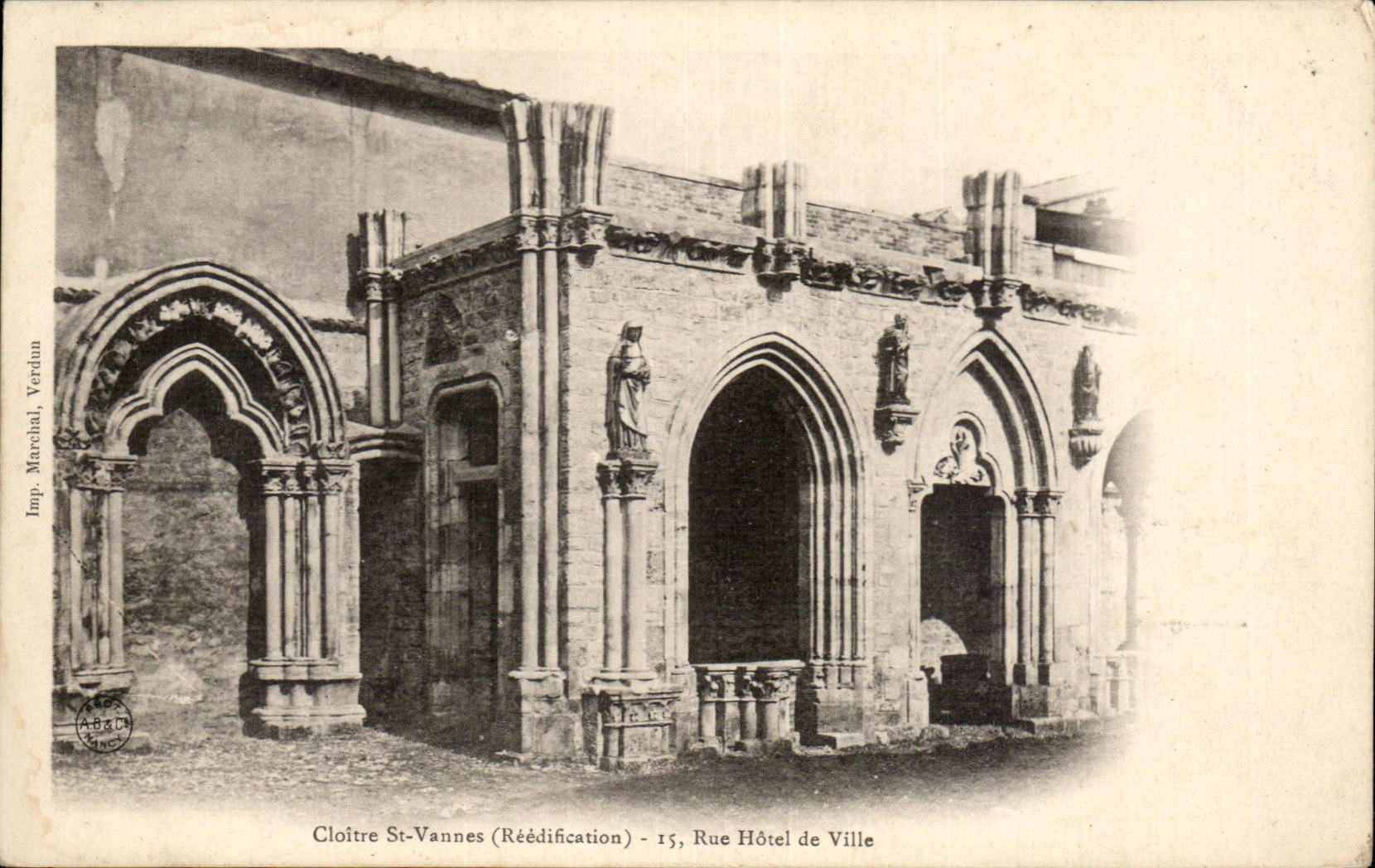 CPA Cloitre St Vannes Rue Hotel de ville