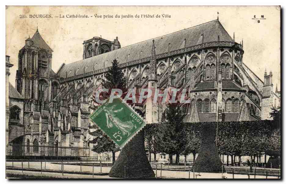 CPA Bourges Vue prise du jardin de l'hotel de ville