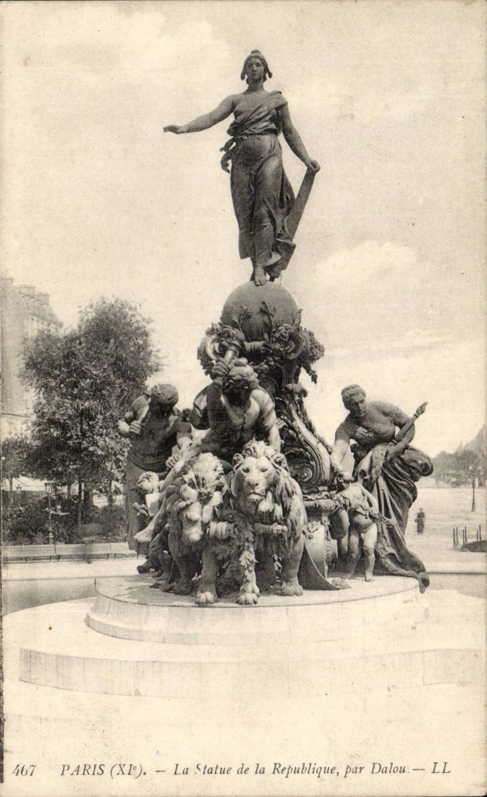 Paris CPA Statue de la Republique par Dalou