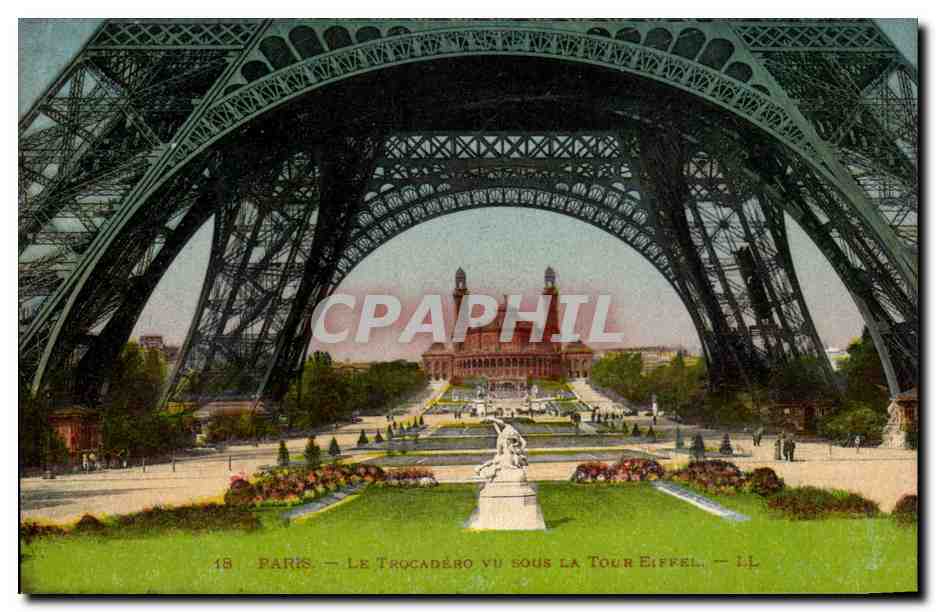 Paris CPA Le Trocadero vu sous la Tour Eiffel