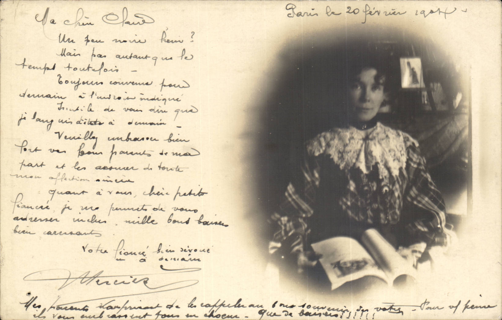 Femme assise lisant — Paris — éditeur non visible
