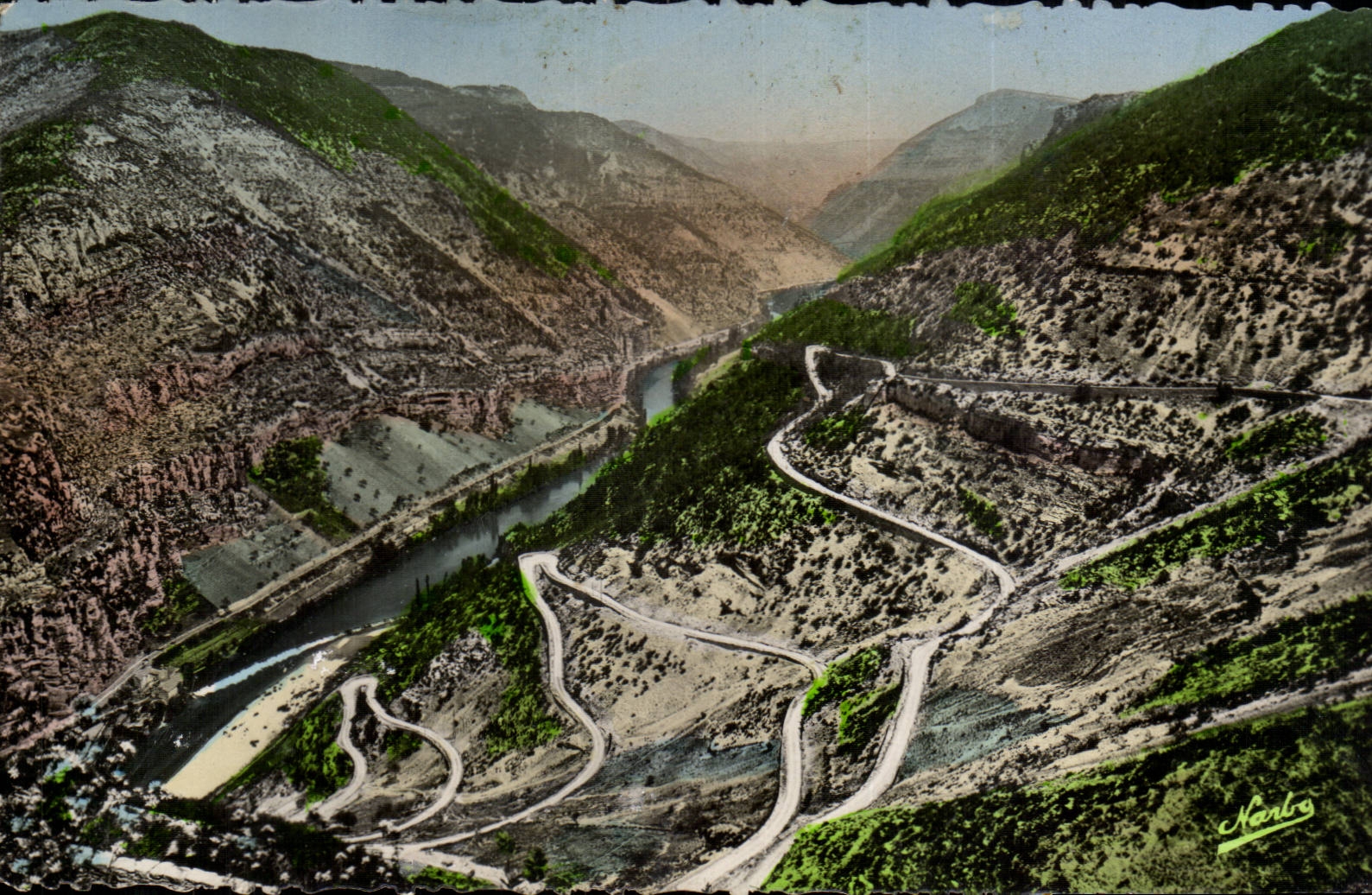 Gorges du Tarn — Route de la Malène à l'Aven Armand, Les Lacets de la Route — Éditions Marbo, Toulouse