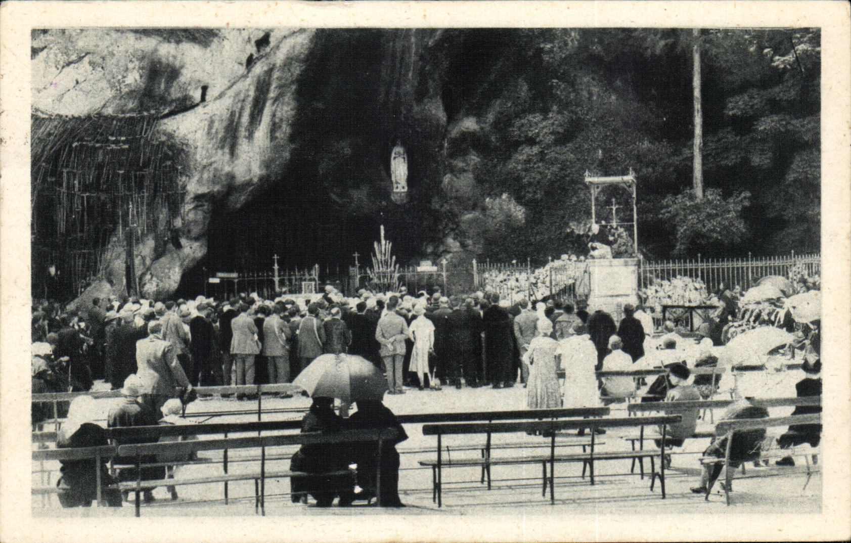 CPA Lourdes La grotte miraculeuse