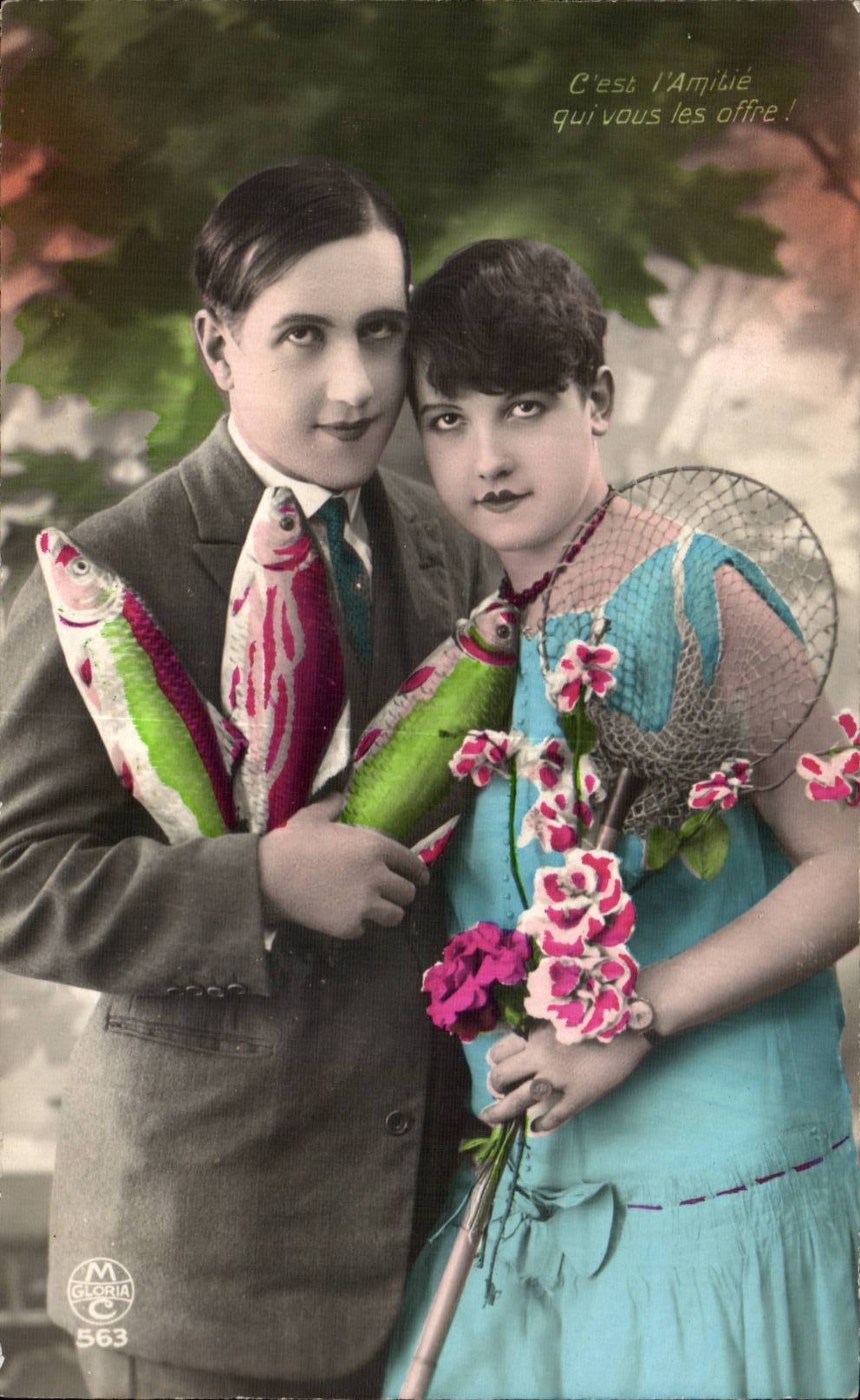 CPA Fantaisie Femme poissons 
