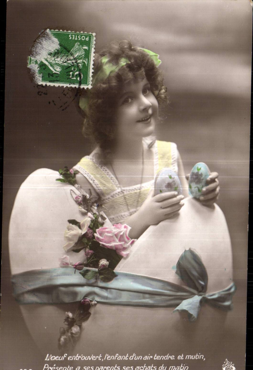 Fantaisie - Enfant - Littole girl hatching from Easter egg - Paques - Ostern - CPA 