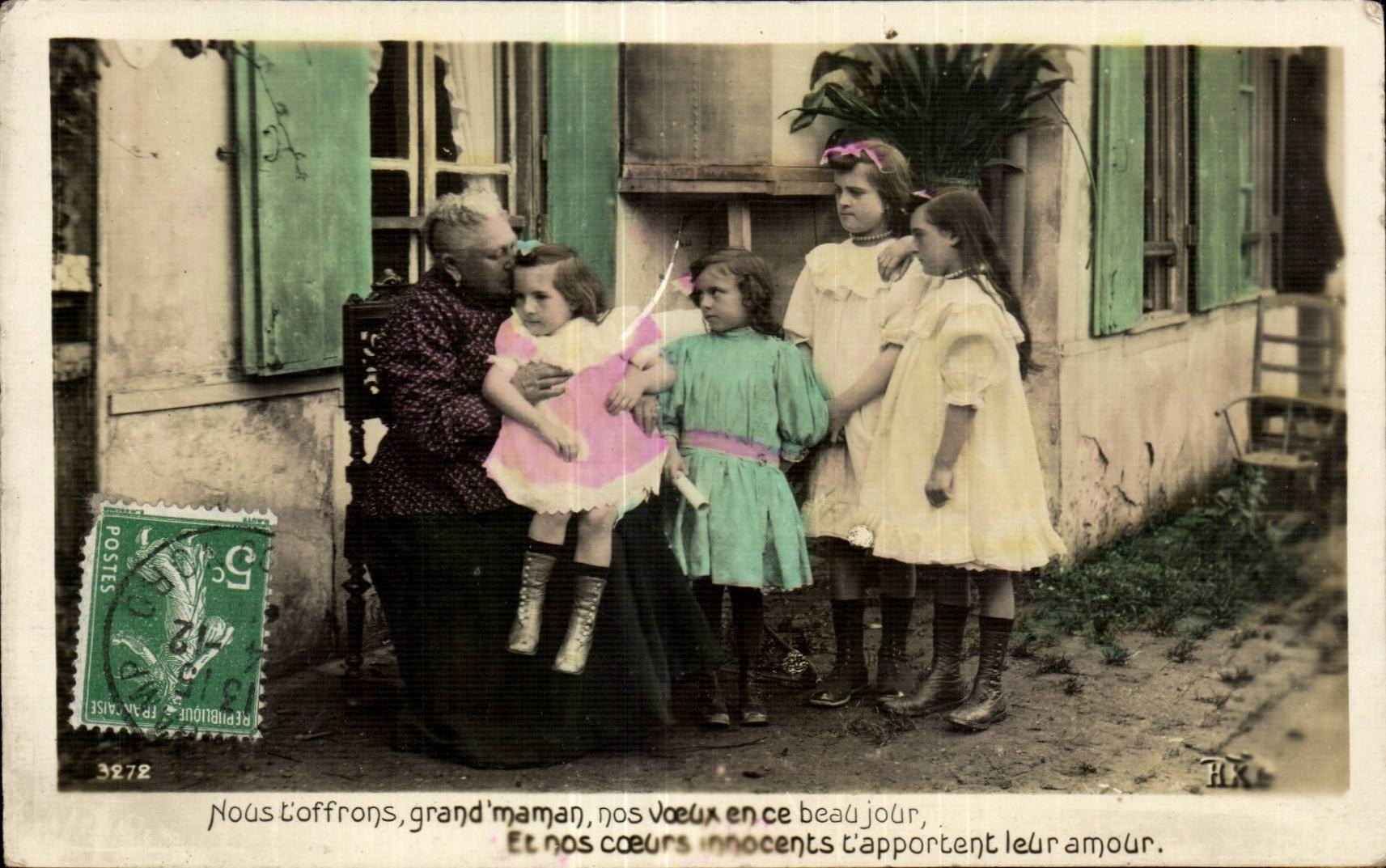 Fantaisie - Enfants - Little girl on grandmother's knee - CPA 