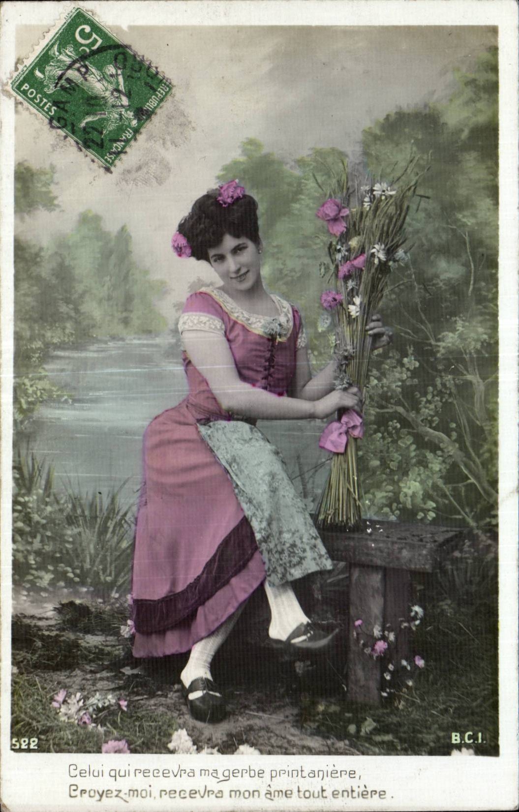 Fantaisie - Femme - Woman working in field - CPA 