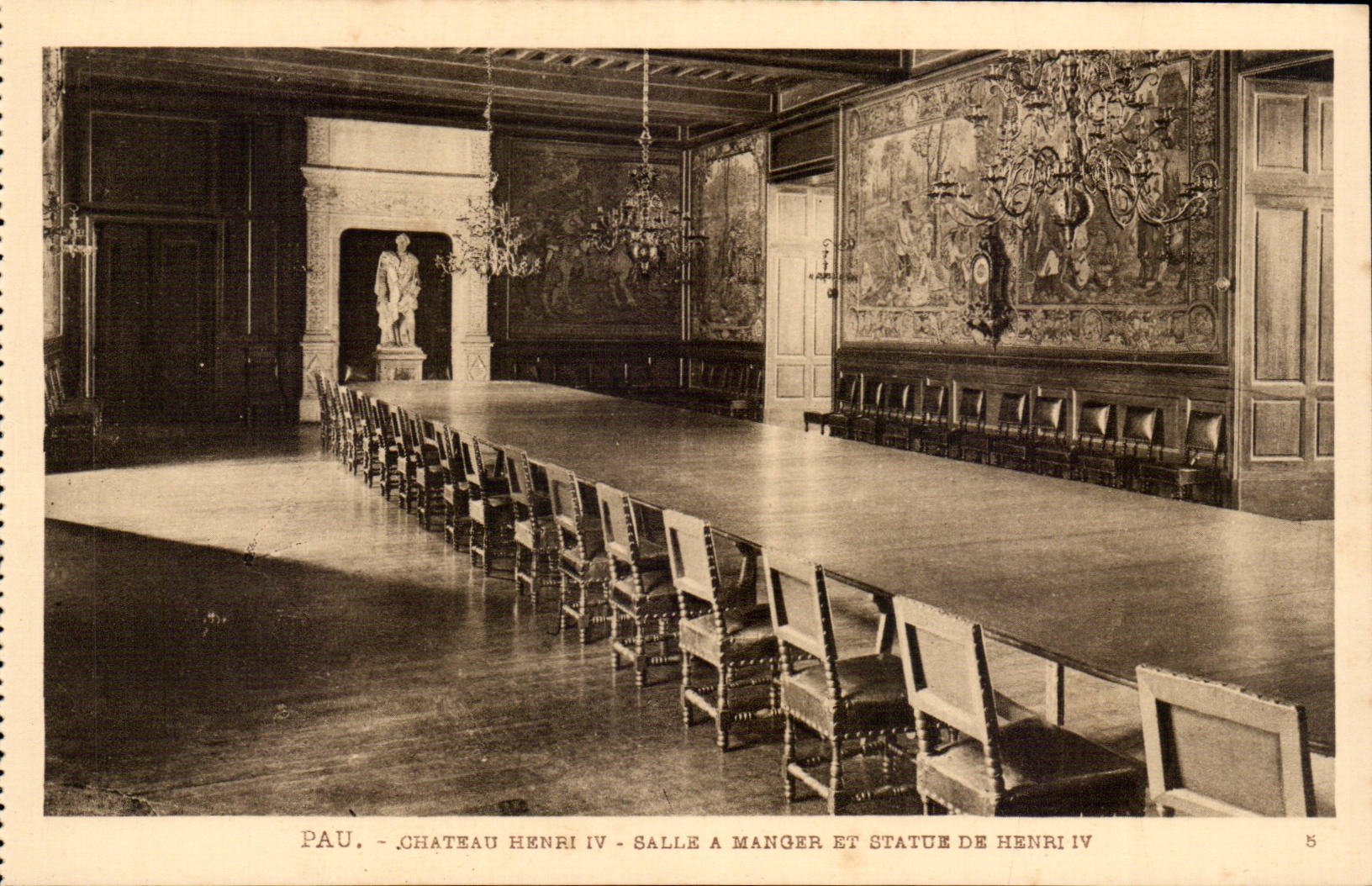 Pau - Château Henri IV - Salle à manger et statue de Henri IV