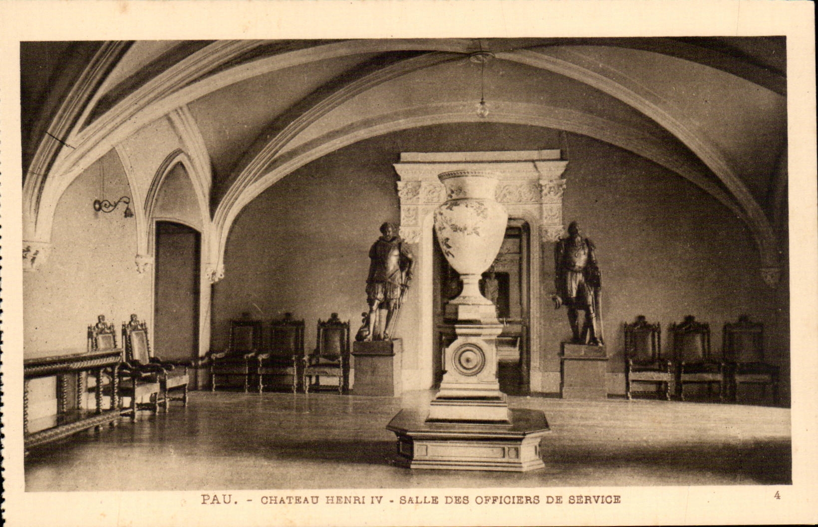 Pau - Chateau Henri IV - Salle des Officiers de Service - CPA 