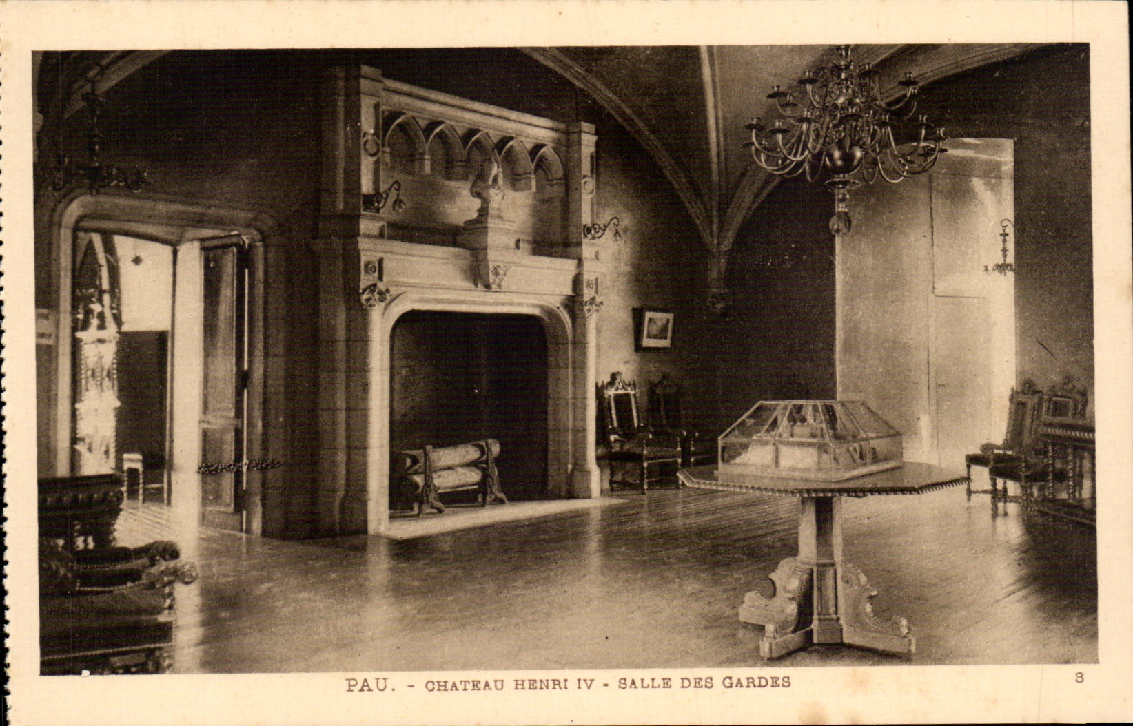 Pau - Chateau Henri IV - Salle des Gardes - CPA 