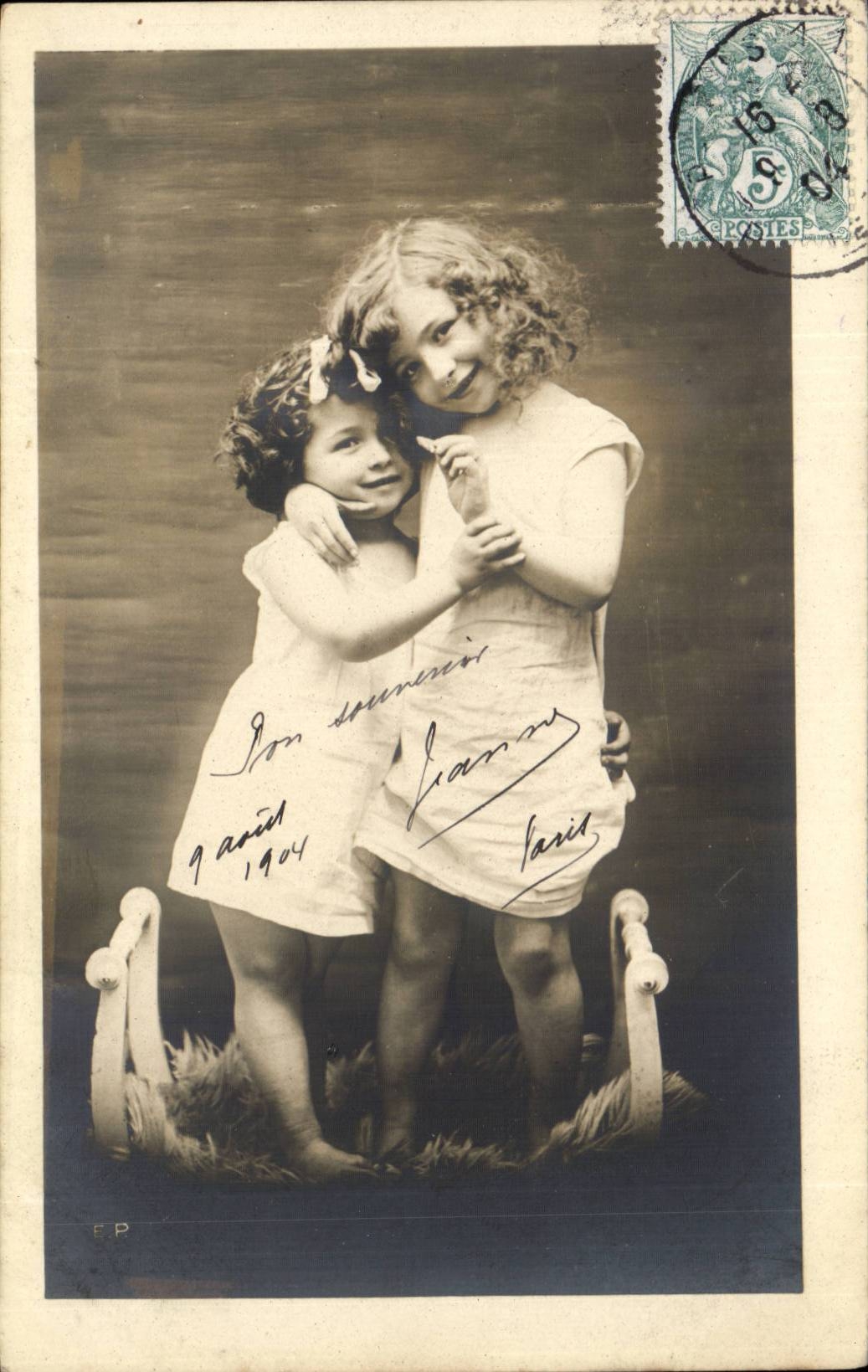 Fantaisie - ENfants - Darling girls hugging - CPA 