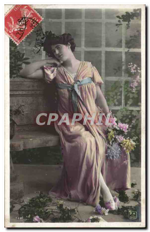 Fantaisie - Femme - Woman in flowing dress - CPA 
