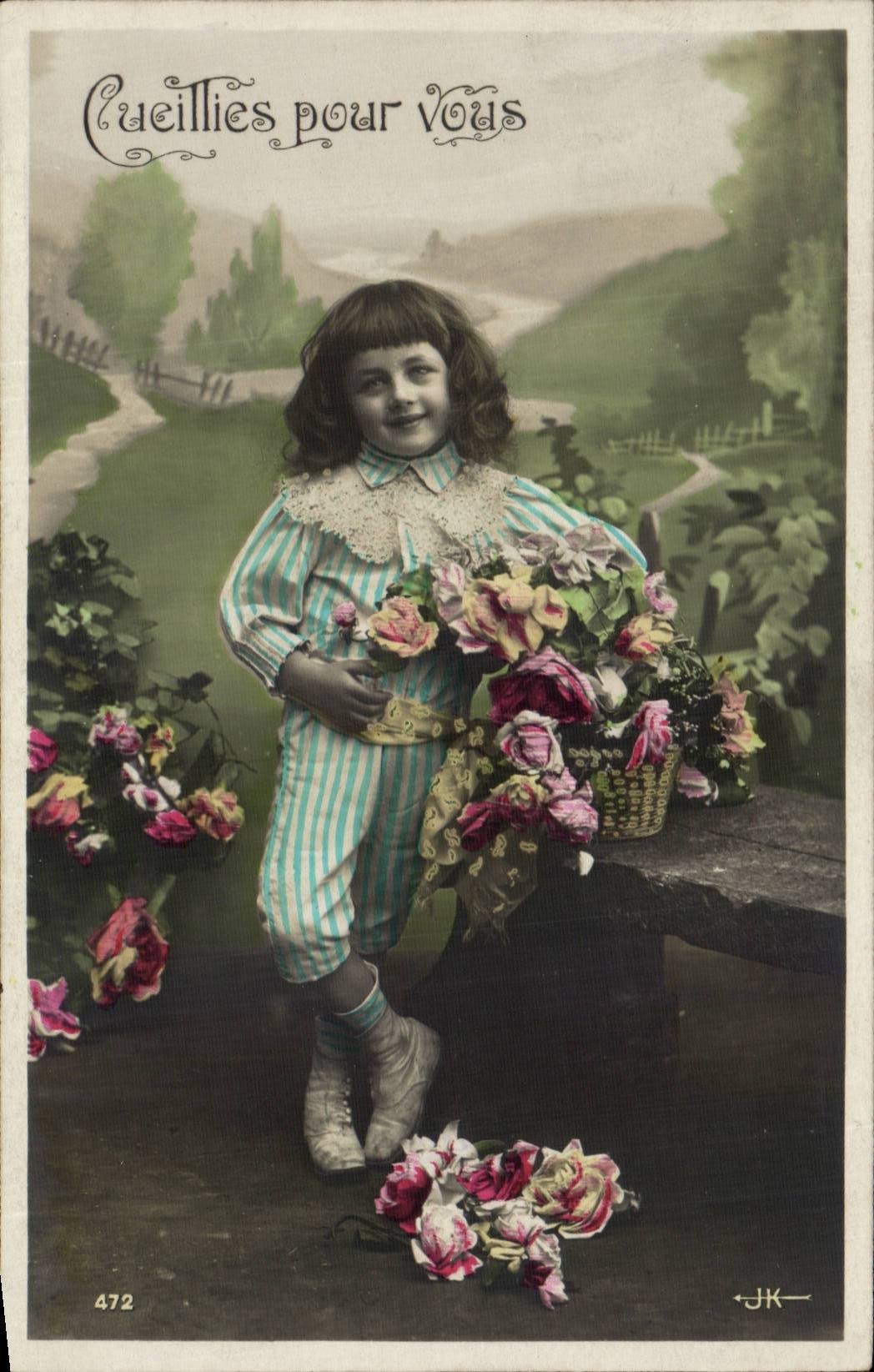 Fantaisie - Enfant - Little girl in striped suit with flowers CPA 