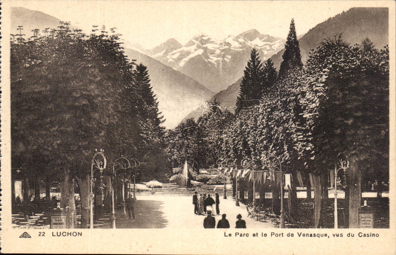Le Parc et le Port de Venasque, vus du Casino — Luchon