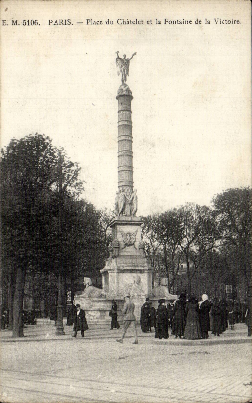 CPA Paris Place du Chatelet et la fontaine de la Victoire